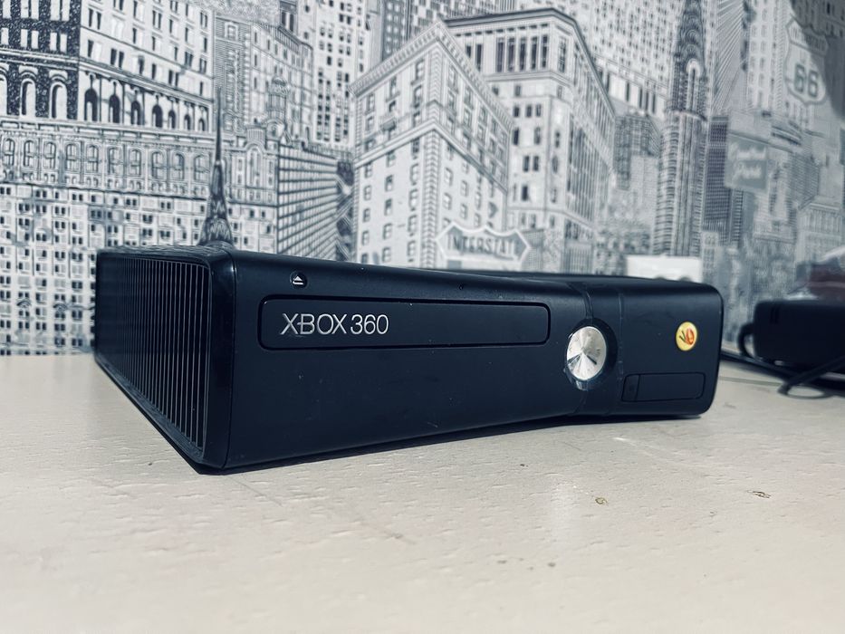 Продам Xbox 360 (прошитая) + Microsoft Kinect