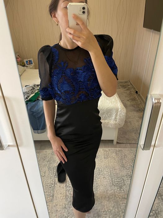 Красивое женское платье