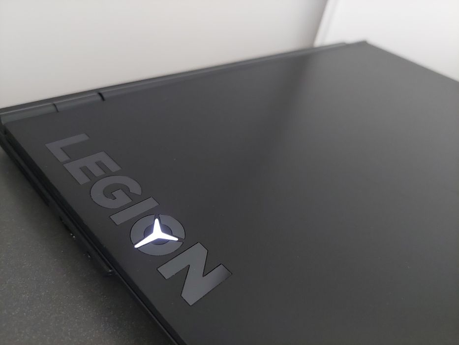 GTX 1660 Ti Core i5-9300H 17.3" геймърски лаптоп Lenovo Legion Y540