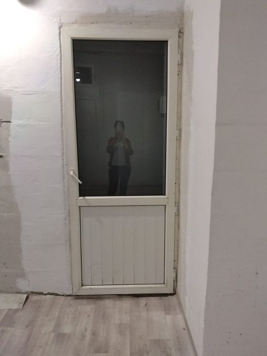 Продам пластиковые и железные двери