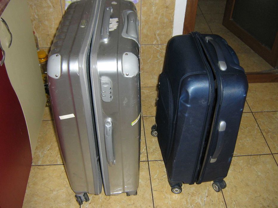 trolere,Albastru plastic dur si rosu textil