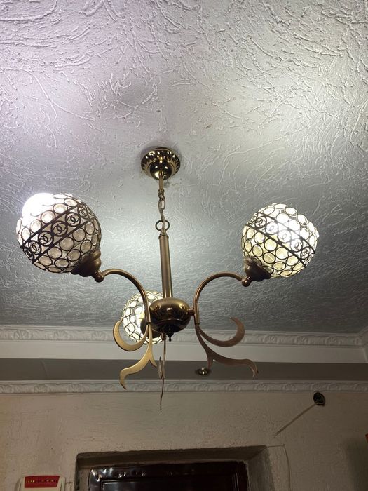 2 шт Люстры срочно продаю