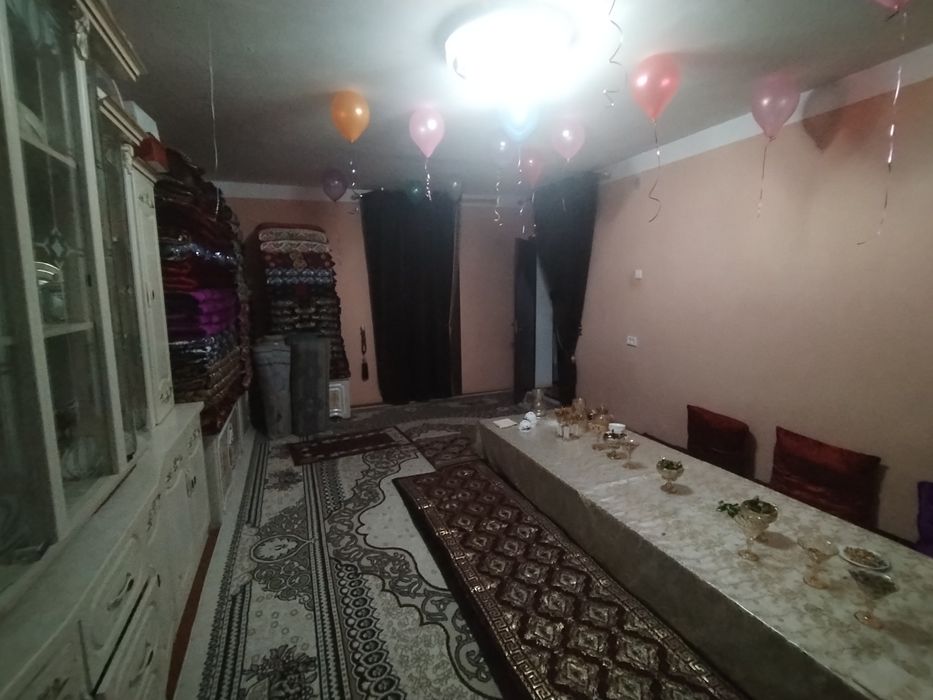 Hovlili Uy sotiladi 8 sotix.