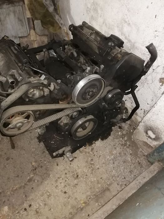Продам двигатель на запчасти  объем 2.8