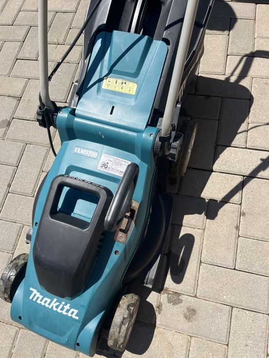 Masina de tuns iarba Makita electrica