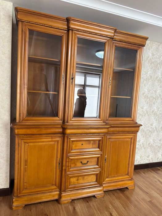 Шкаф сервиз из дерево