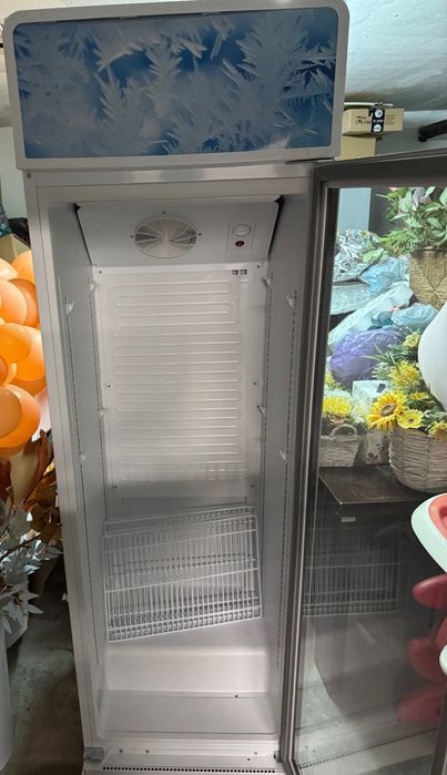Хладилна витрина Crown SC300WH – 300 литра – нова