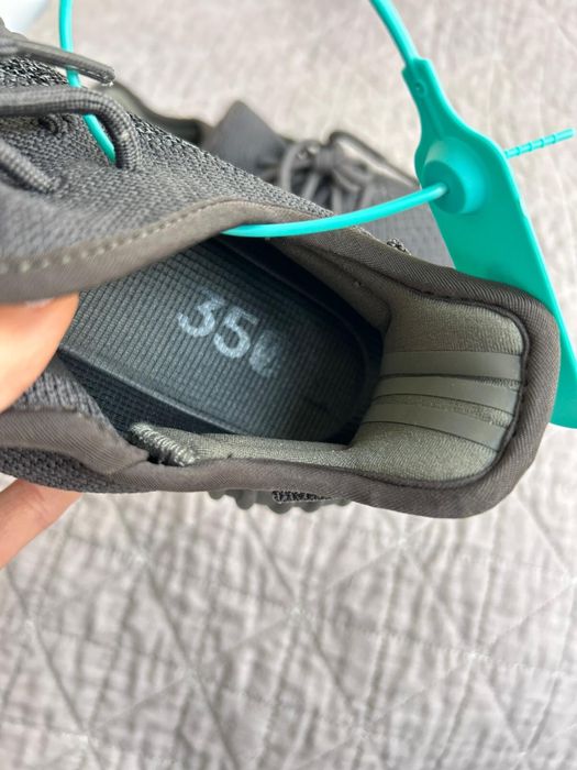 Yeezy 350 negrii