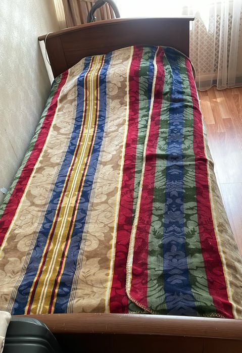 Кровать добротная