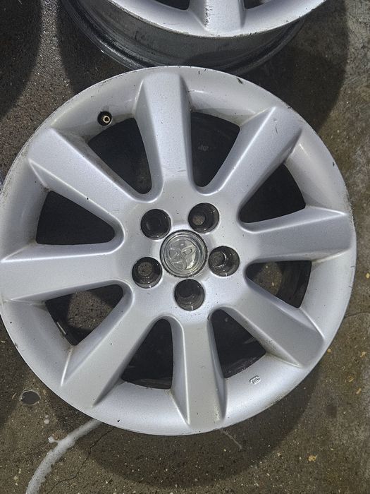 Продам диски Toyota Avensis