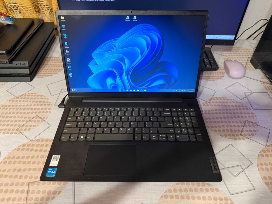 Laptop Lenovo V15 G2 15.6" - Intel Core i3-1115G4 / 8 GB DDR4/ 256 GB SSD M2 / Windows 11