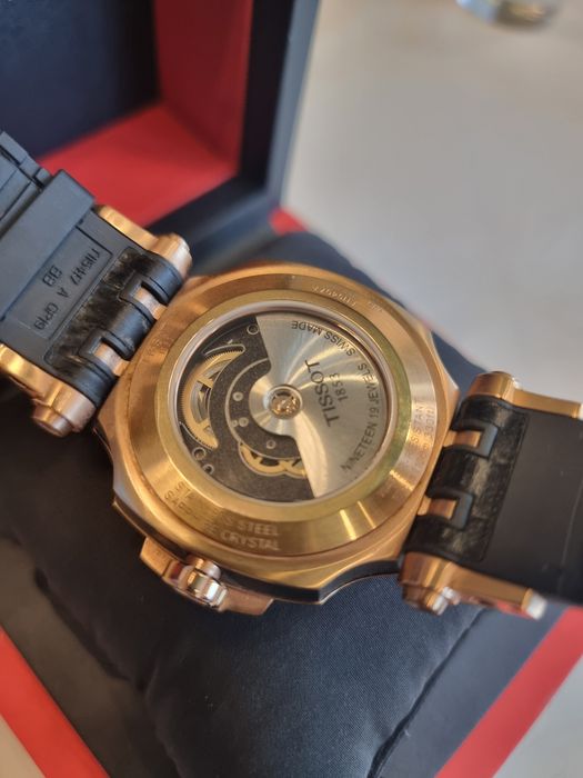 Часовник Tissot gold.