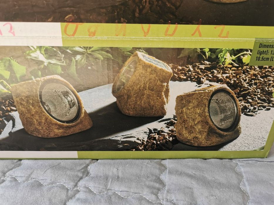 Соларни лампи камък