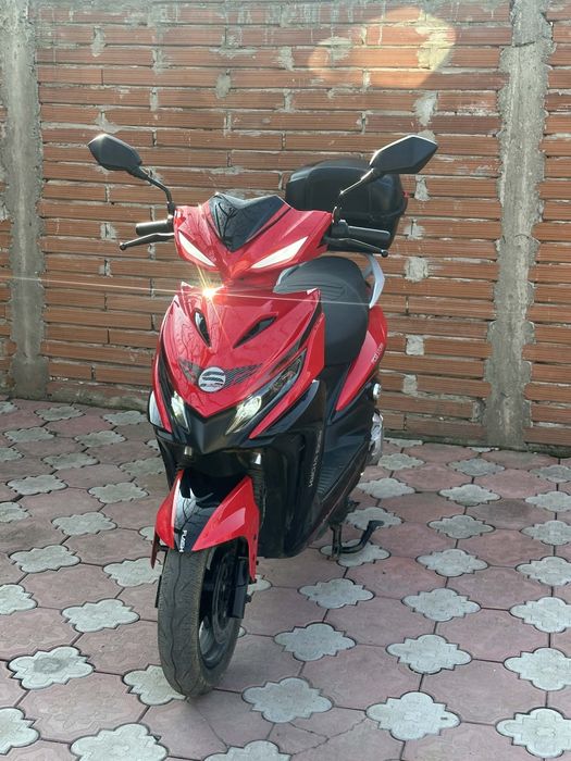 Vând scuter electric nou cu 100 de km făcuti