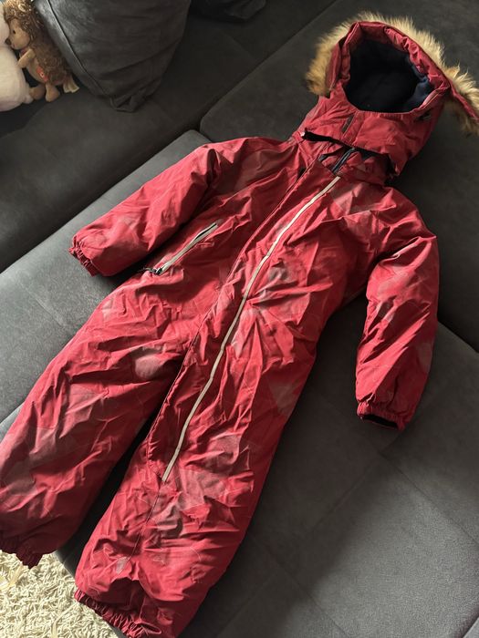 Продам зимний комбинезон для девочки