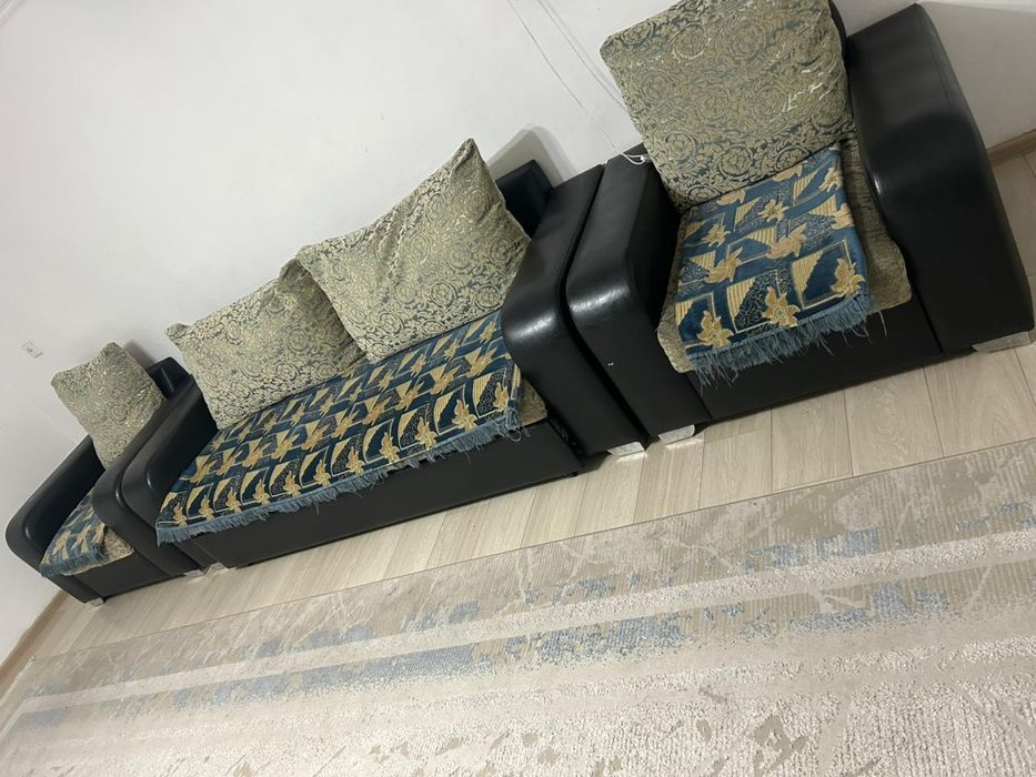 Диван в хорошем состояний