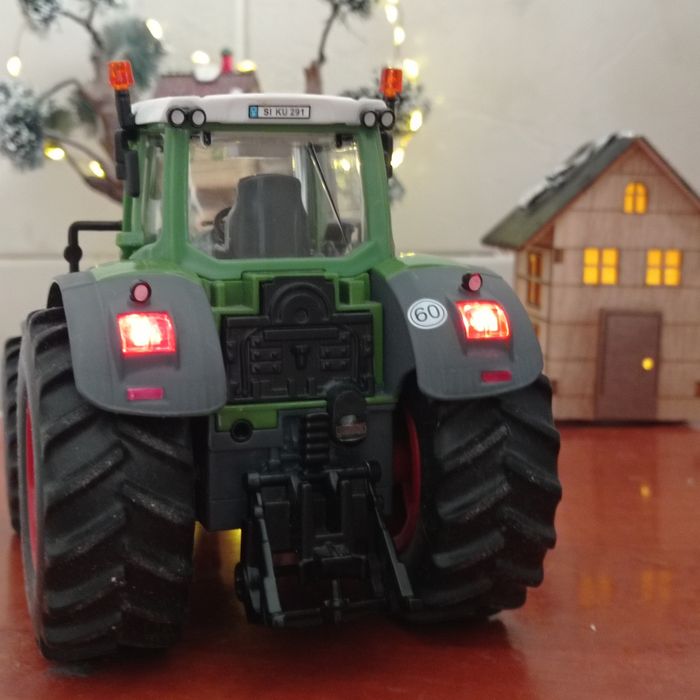 Трактор с дистанционно управление Сику