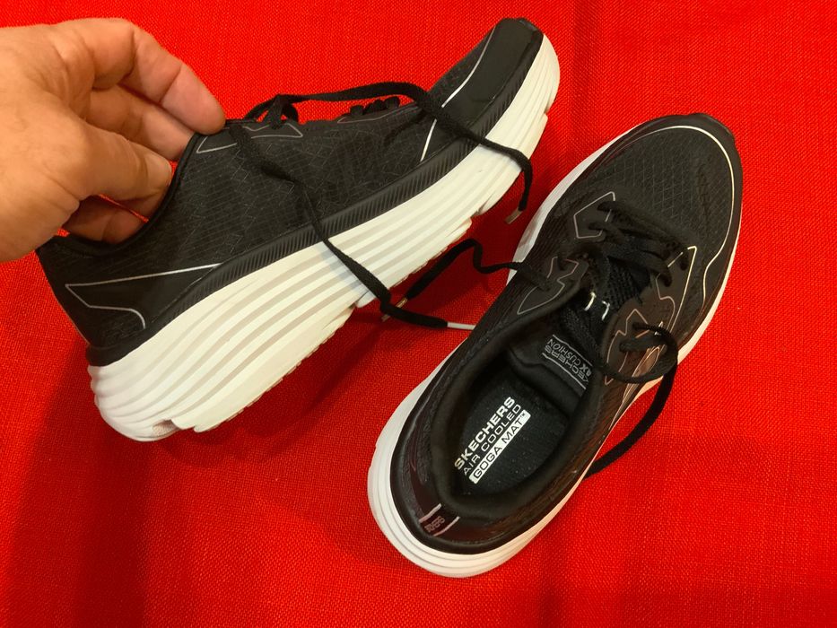 Skechers-оригинални маратонки 38 размер