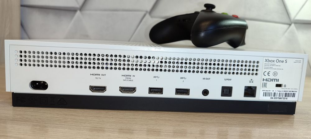 Продам Xbox One S