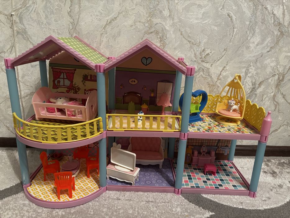 Продам игрушечный домик с мебелью