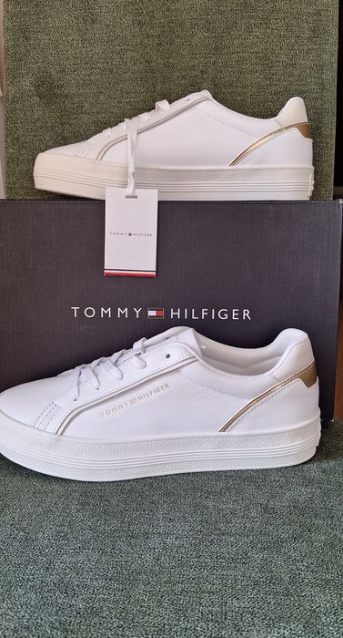 Tommy Hilfiger нови сникърси/маратонки, размер 39