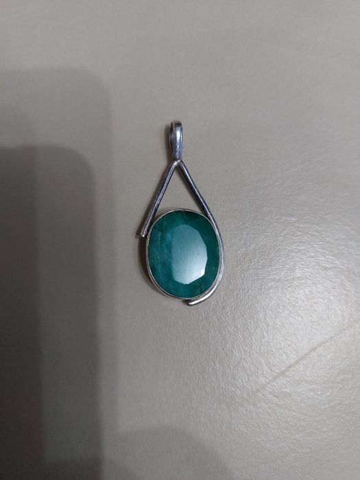 Vând pandant superb din argint 925 si smarald.