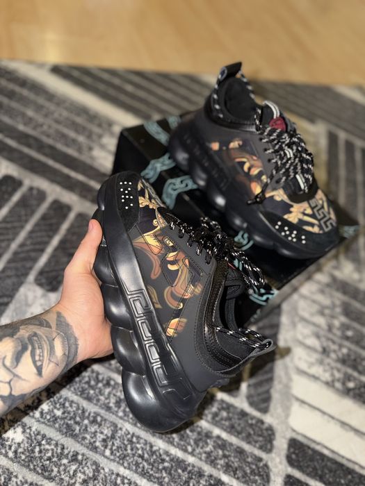 Adidasi chain reaction