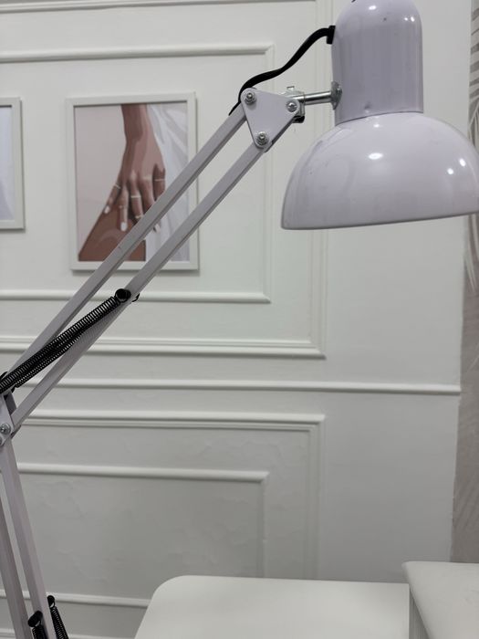 Маникюрный стол , лампа