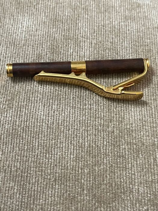 Ac cravata agrafa DuPont Paris , maro auriu cu stanță Insemn D