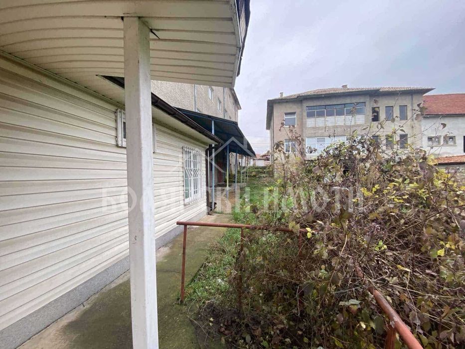 Търговска сграда в село Самоводене