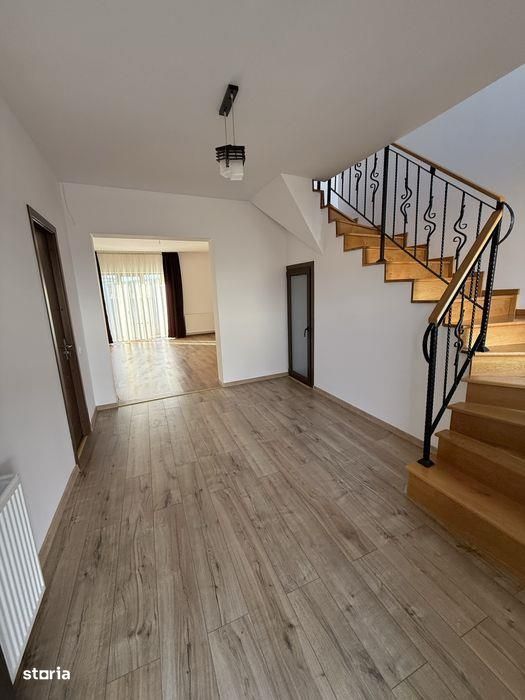 Casa 4 camere , Livezeni , 150mp , Curte , La intrare in Livezeni
