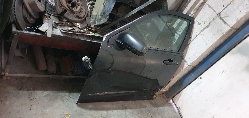 Usa stânga față si stânga spate Dodge Avenger