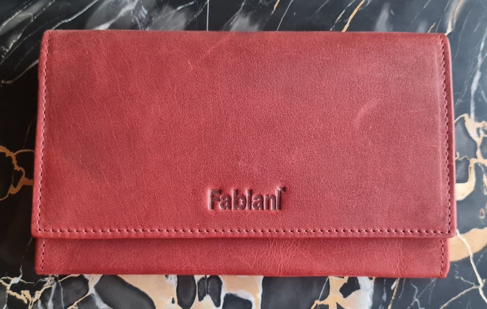 НОВО дамско портмоне 100% ЕСТЕСТВЕНА КОЖА