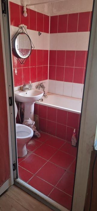 De închiriat. Zona județean. Parter.parcare.pret negociabil