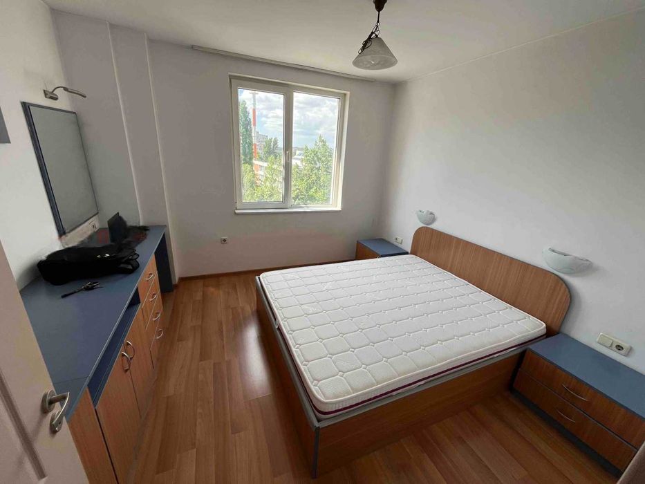 Дава се под наем Двустаен апартамент в София, Център - 70 кв.м за 575 € - Снимка #1