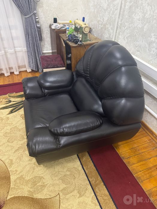 черный диван комплект