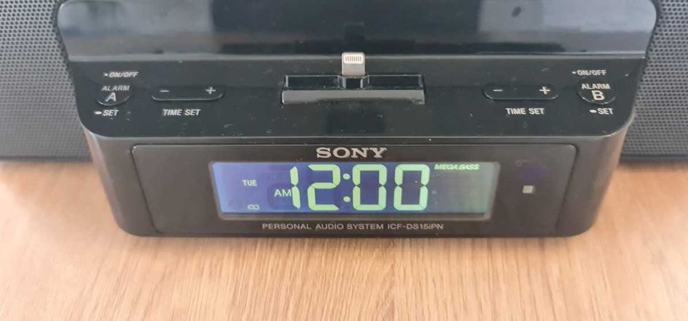 Radio Sony cu ceas deşteptător,  Dock Conector iPod iPhone Lightning