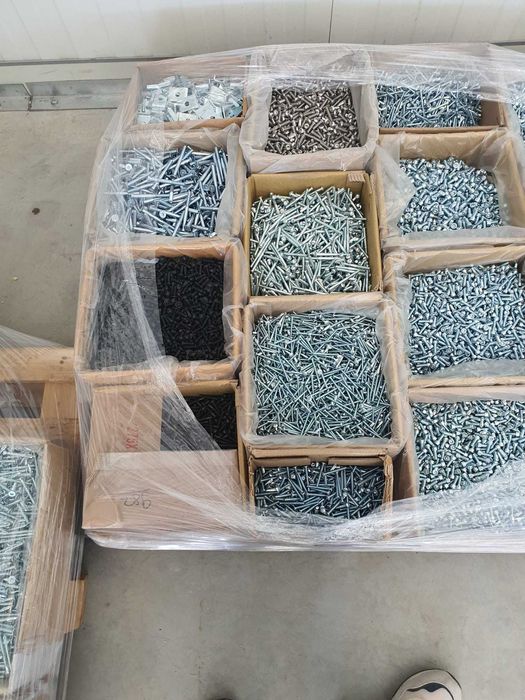 Lichidare de stoc în depozit: aproximativ 10 tone de suruburi