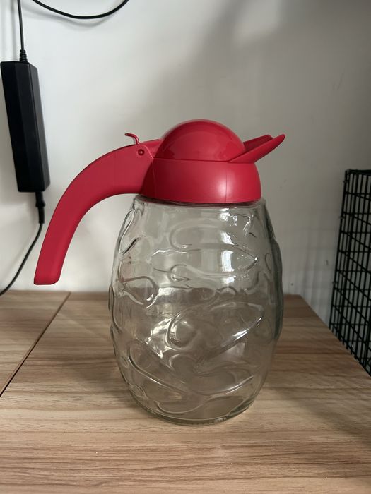 Carafa sticla, maner rosu, filtru ceai