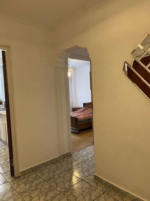 Proprietar, ofer spre vanzare, un apartament cu 2 camere in Pitesti.