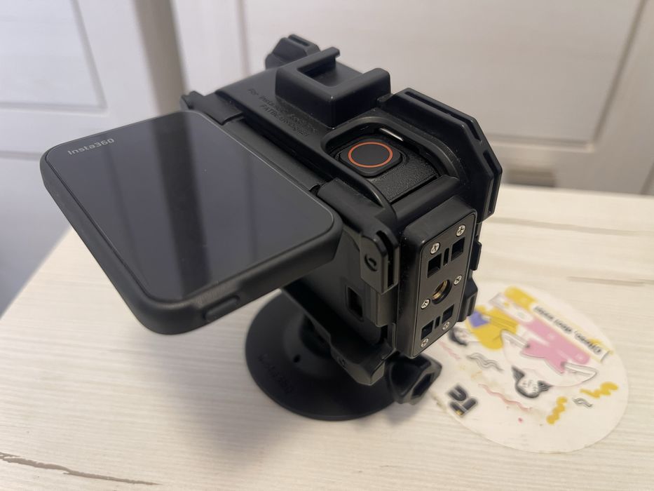 Insta360 - Ace Pro, 8K , camera actiune + accesorii , prindere casca  si 3 acumulatori  noi  + SD 64  : Bucuresti