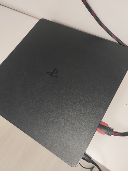Продаю PS 4 Slim
