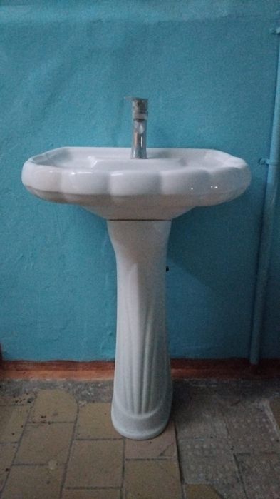 Продам раковину с пьедесталом
