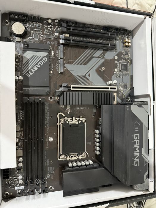 Placa de baza Gigabyte B760 Gaming x ax , socket LGA 1700