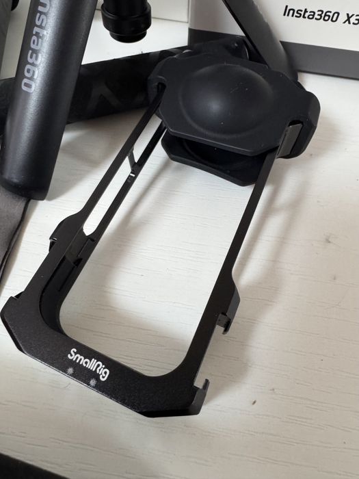 Продам экшн камеру Insta 360 x3