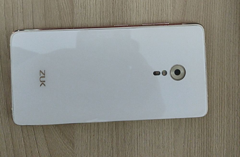 Продам смартфон Zuk Z2 Pro флагман
