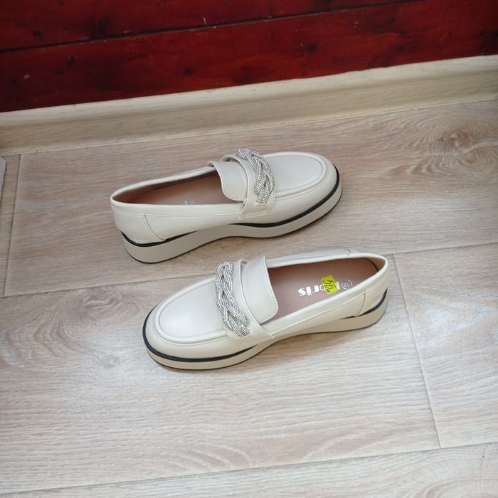 Дамски нови обувки