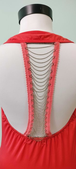 Секси парти цикламена къса рокля с гол гръб и отворено деколте