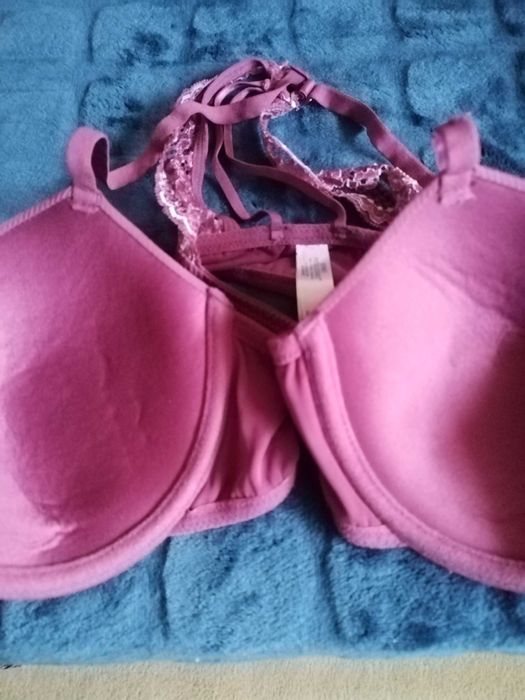 Sutien cu incidere fontala, visiniu de la: Secret Possessions! 85 B!