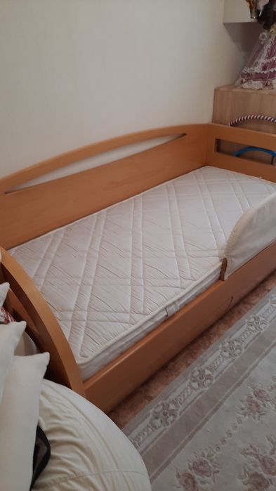 Кровать детская деревянная